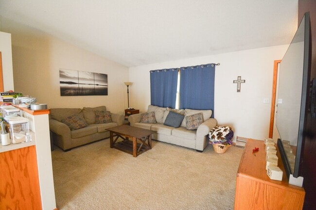 Building Photo - Great location, roomy yard, huge garage!