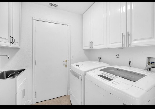 Building Photo - 10851 Japonica Ct