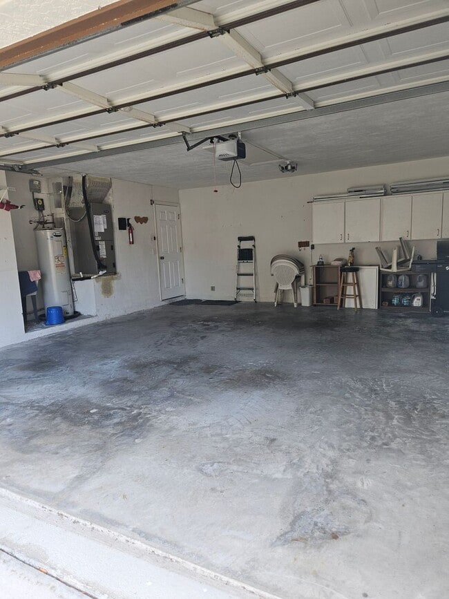 Building Photo - 2 BEDROOM 2 BATH HOME IN  PELICAN BAY GATED COMMUNITY