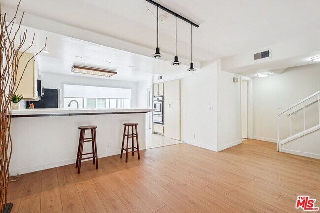 Building Photo - 13065 Mindanao Way