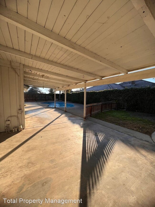 Building Photo - 3 br, 2 bath House - 1697 E. Avila Dr