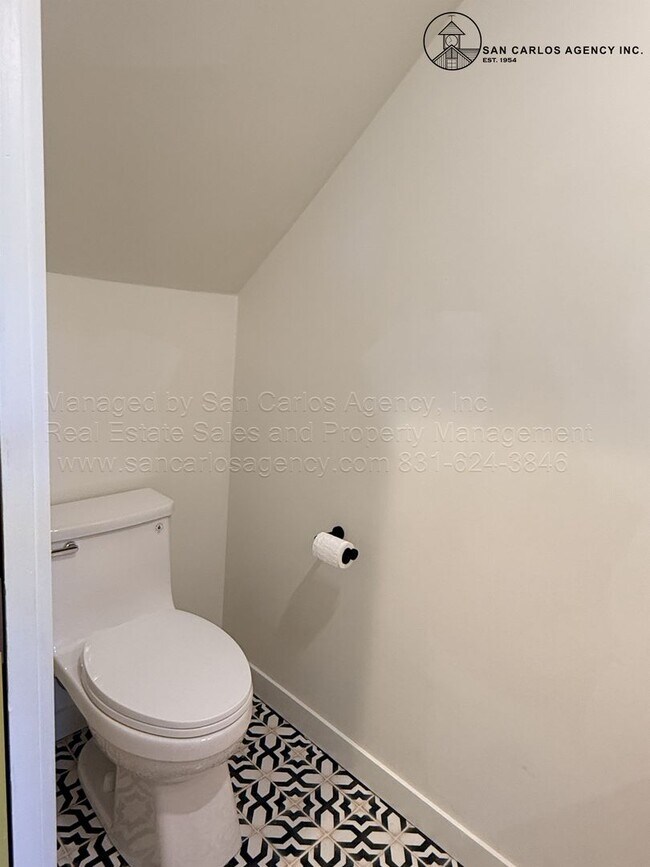 Building Photo - LESLA (I/O)