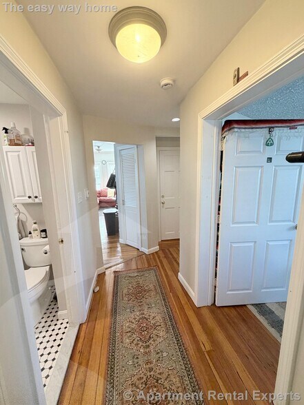 Building Photo - 519 Main St