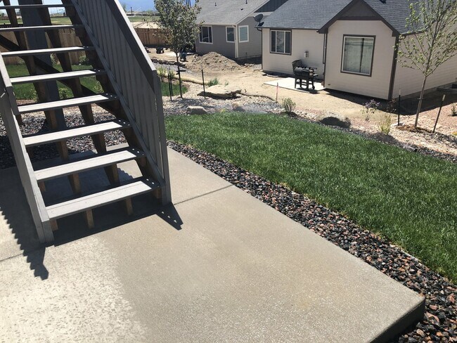 Building Photo - Newer 5bdrm + Office in D20 North Fork Wit...
