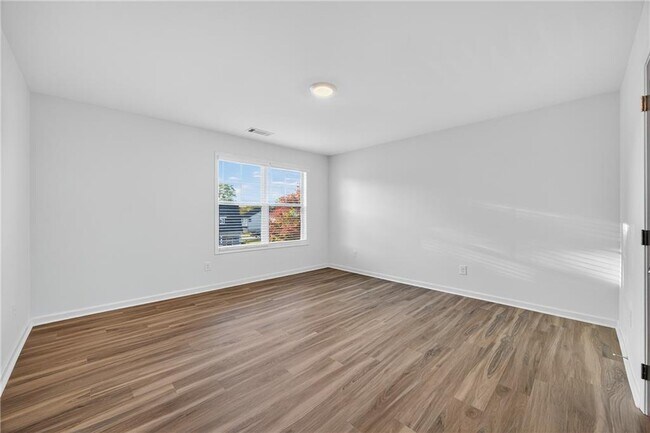 Building Photo - 5107 Hollybrook Rd SE
