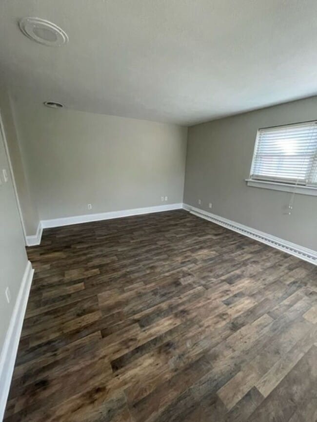 Building Photo - Spacious Corner-Lot Home Near Hwy 127 & Downtown Hickory
