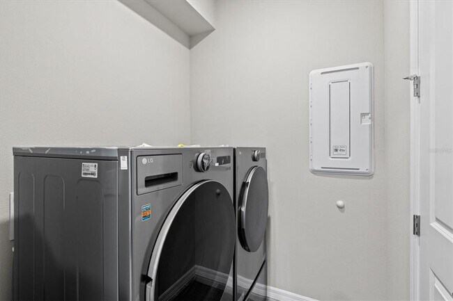 Building Photo - 9312 Tequila Sunrise Dr