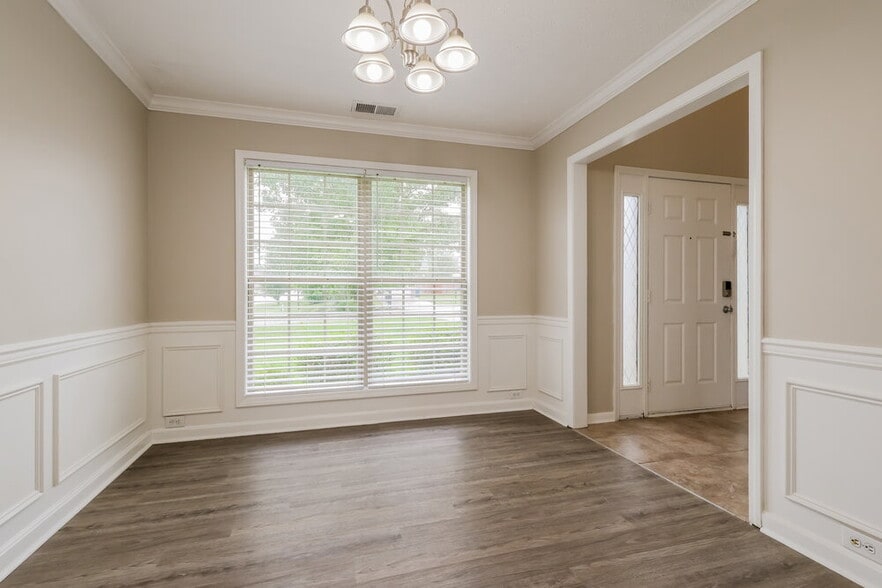 Building Photo - 8507 Bucking Trail Ct