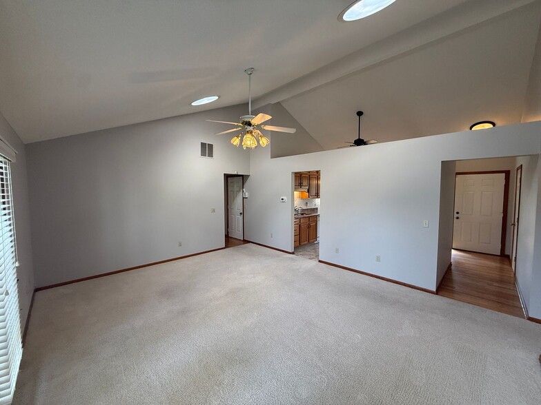 Building Photo - 5018 Goldfinch Ln