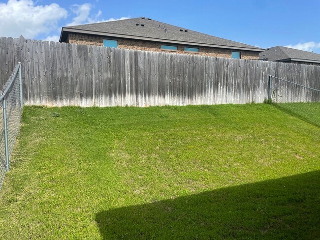 Building Photo - 2409 Alterman Dr