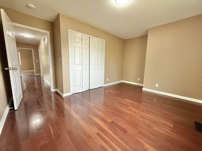 Building Photo - 2636 Shefman Terrace