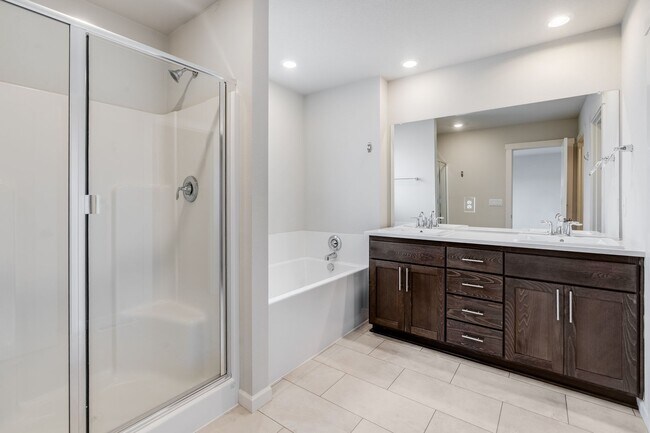 Building Photo - Beautiful 4 Bed, 3 Bath Rental Home in Nor...