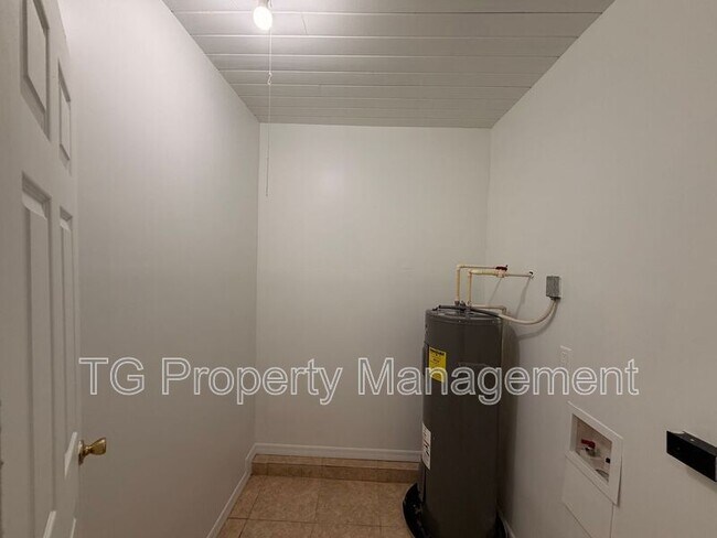 Building Photo - 937 Moravon Ave