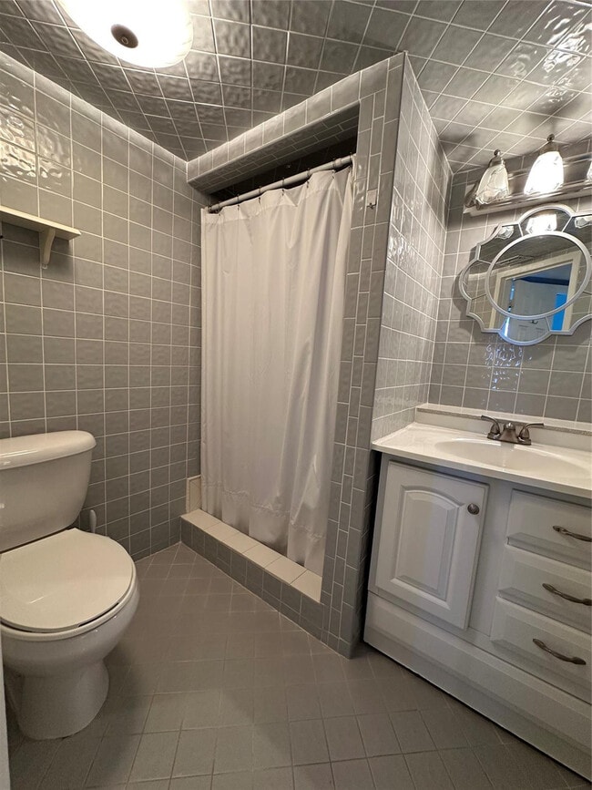 Building Photo - 5300 NE 24th Terrace