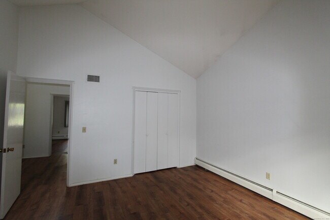 Building Photo - 6 Lyle Ct