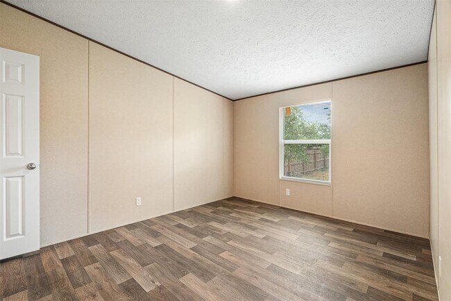 Building Photo - 265 Hershal Ln