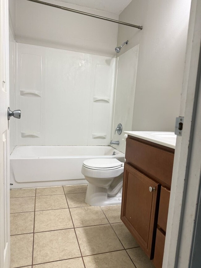 Building Photo - 700 Village Ln