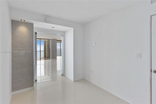 Building Photo - 881 Ocean Dr