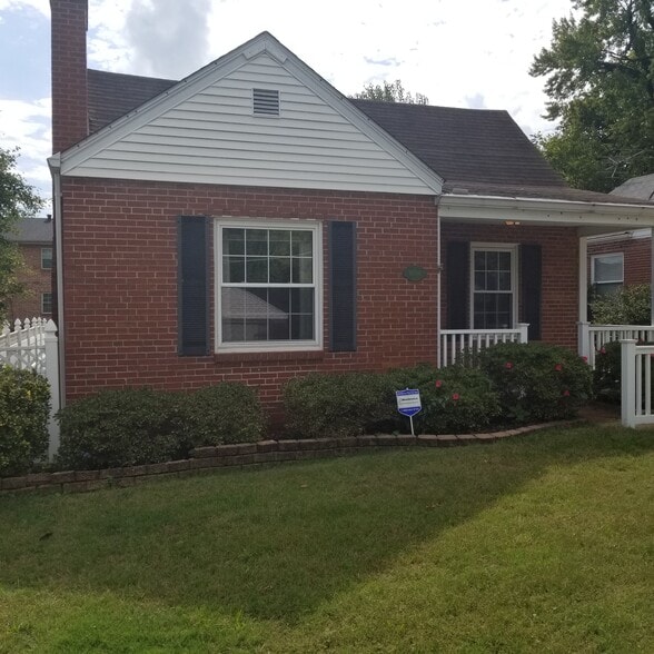 Building Photo - 8706 Florence Ave