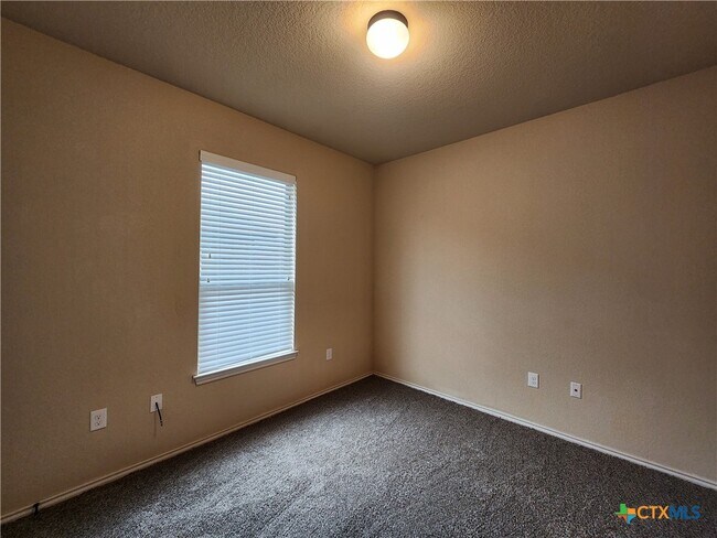 Building Photo - 712 Creekside Cir