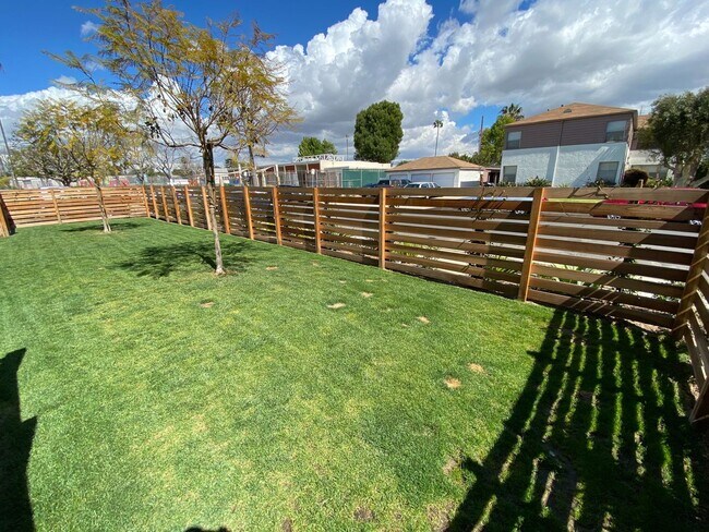 Building Photo - NEW SMART*4BD*4BA*TOWNHOME/ROOF DECK*CENTRAL AIR/HEAT*STAINLESS STEEL APPLIANCES*WASHER/DRYER IN ...