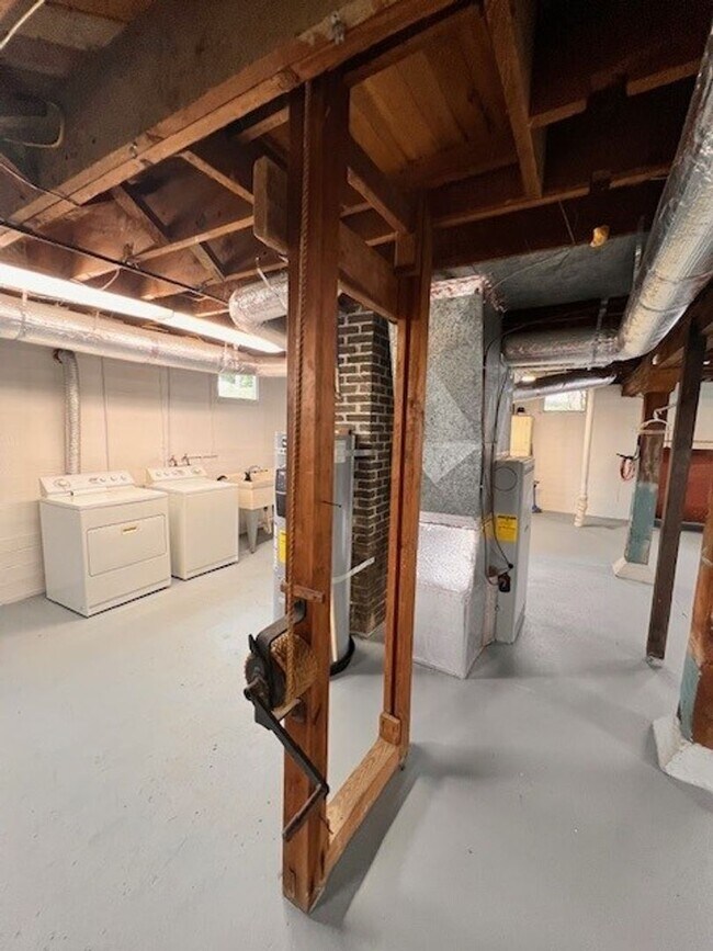 Building Photo - 1416