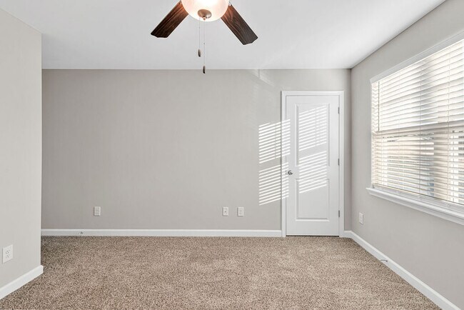 Building Photo - 10 Jaydn Dr W