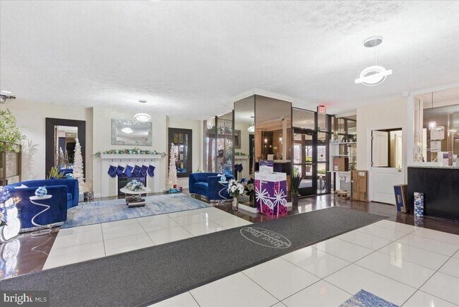 Building Photo - 1111 Arlington Blvd