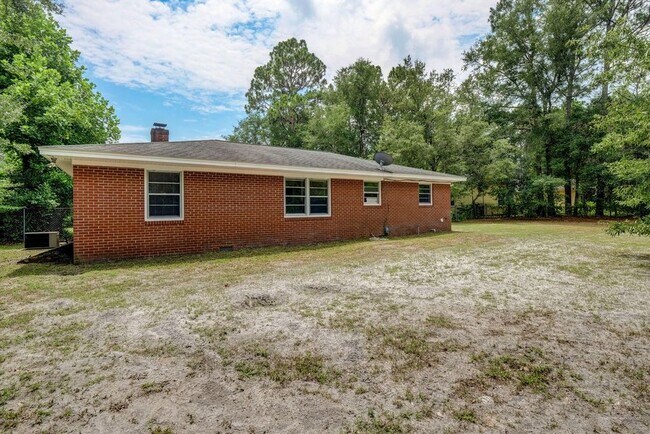 Building Photo - 219 Spruce Cir
