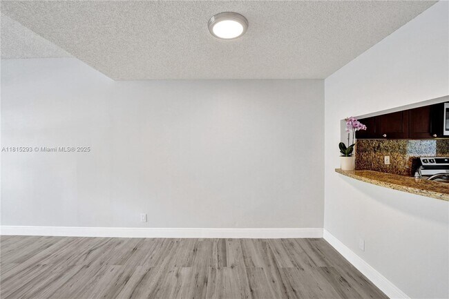 Building Photo - 16607 Hemingway Dr