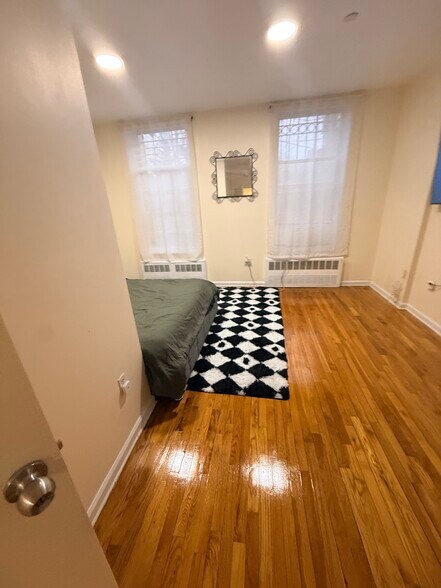 Building Photo - 295 Throop Ave