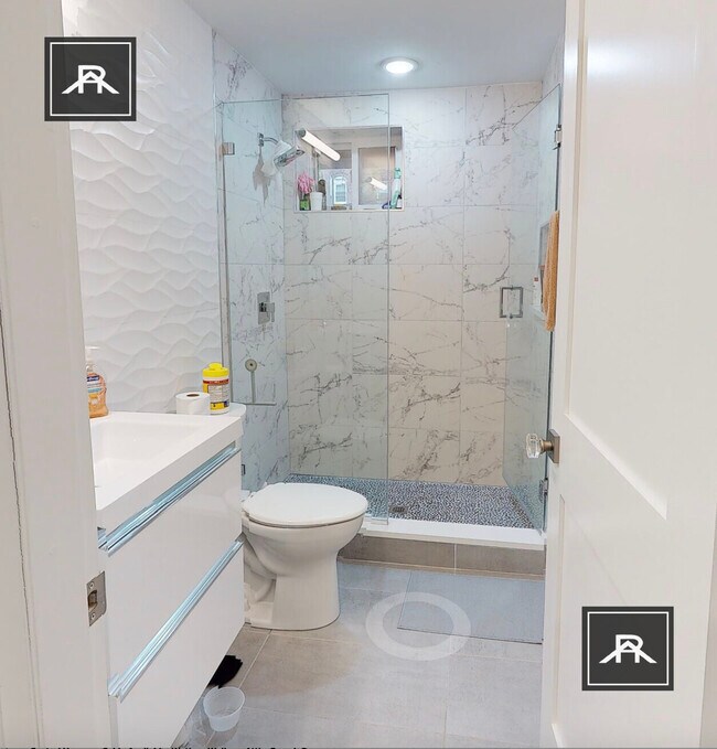 Building Photo - 5 Strathmore Rd