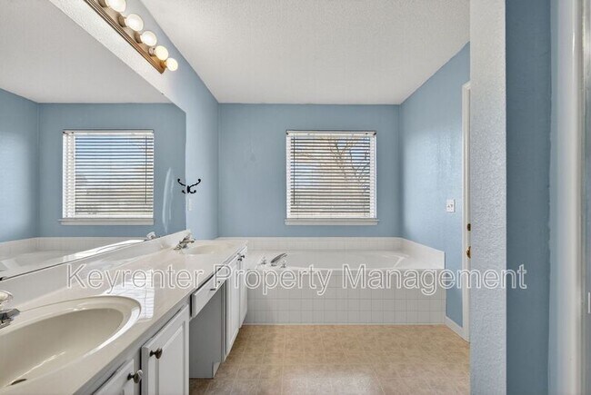 Building Photo - 1233 Grand Canyon Dr