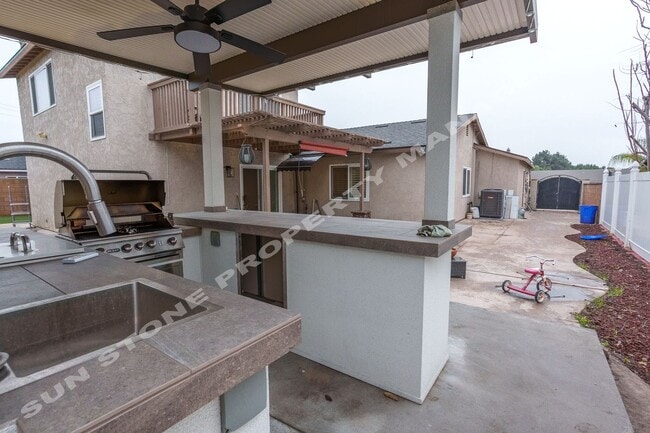 Building Photo - Luxury 4 Bed 3 bath