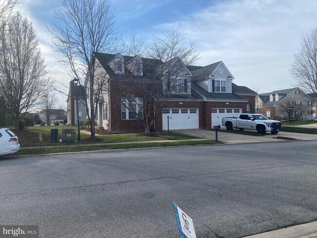 Building Photo - 1017 Llano Dr