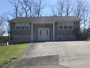 Building Photo - 480 Underwood St