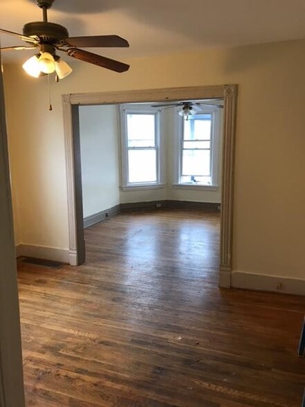Building Photo - 624 Park Ave