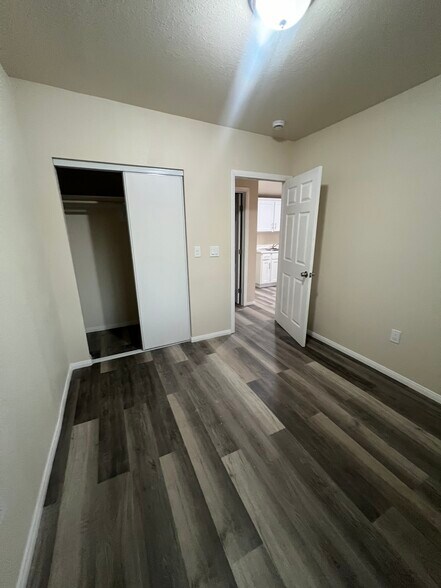Building Photo - 1506 W Orange Ave