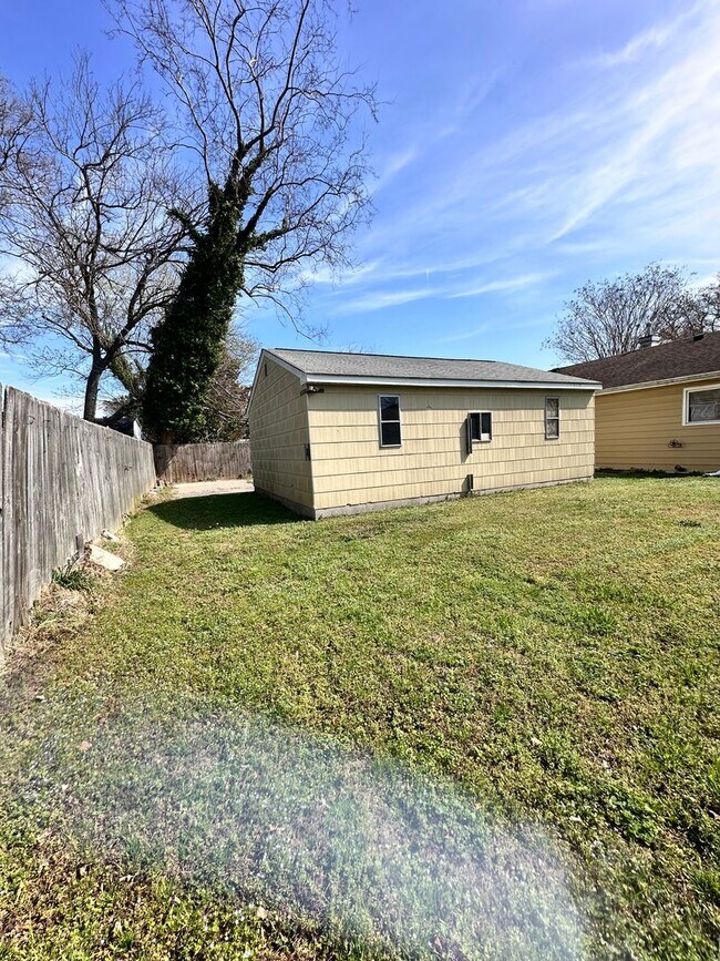 Building Photo - Diamond Springs Rd, Virginia Beach