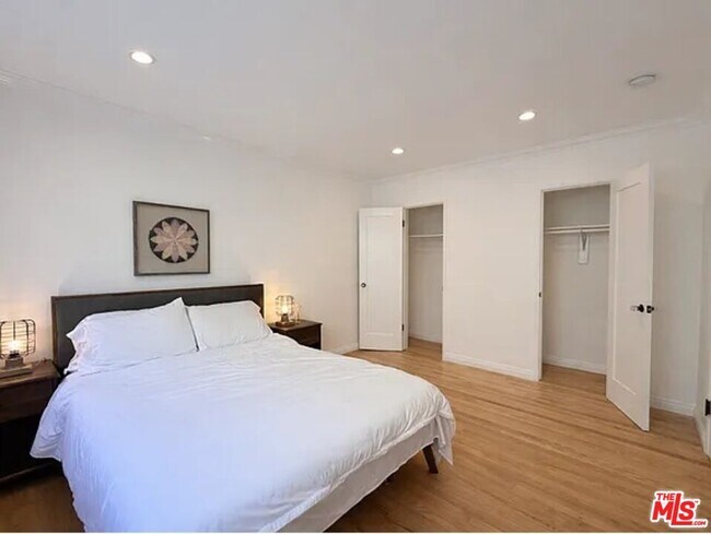 Building Photo - 1033 20th St