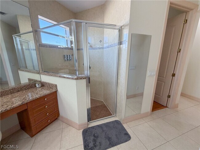 Building Photo - 2501 SE 19th Pl