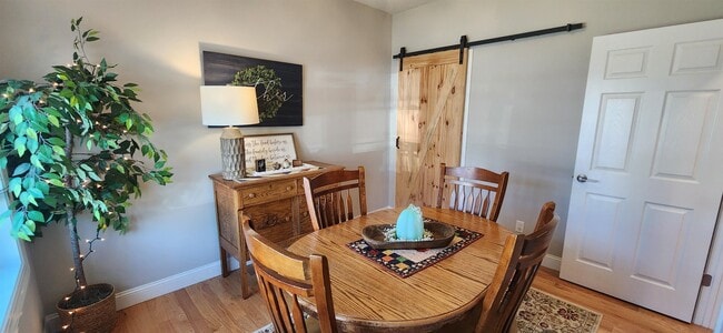 Building Photo - 25 Angel Pt Cir