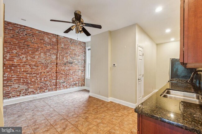 Building Photo - 828 N 21st St