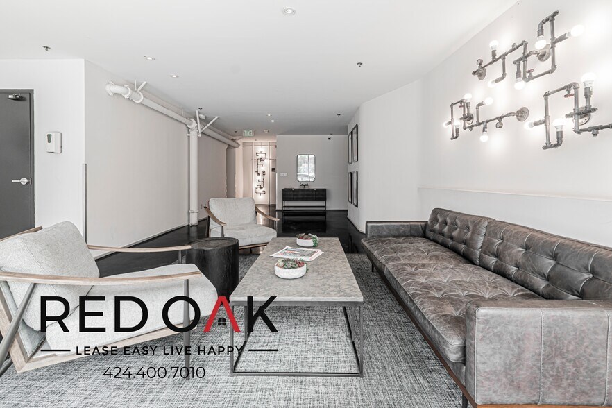 Building Photo - 620 Main St