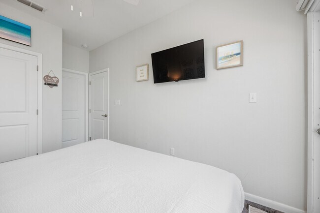 Building Photo - 106 Las Joyas Blvd