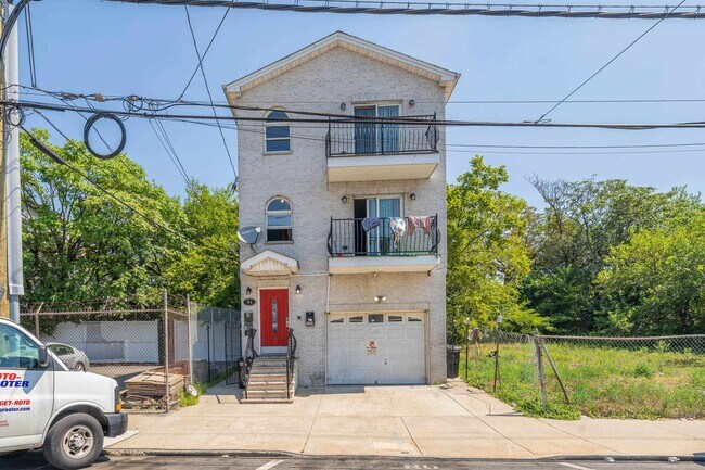 Building Photo - 94 Winfield Ave