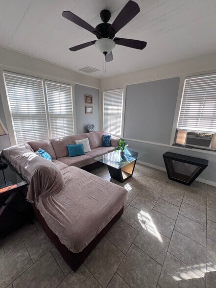 Building Photo - 1439 Eastmoreland Ave