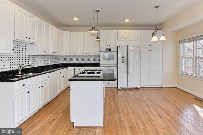 Building Photo - 1850 Brenthill Wy