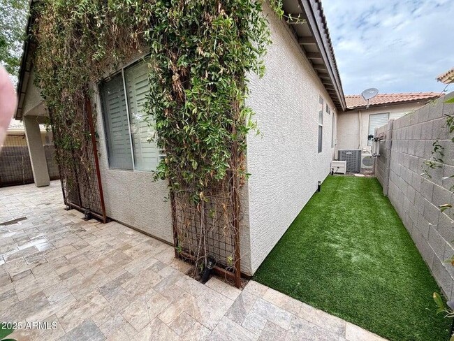 Building Photo - 191 W Beechnut Pl