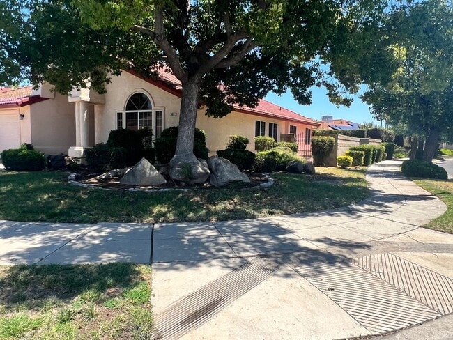 Building Photo - For Rent – Spacious 3 Bed / 2 Bath | 2,660 Sq Ft | West Madera